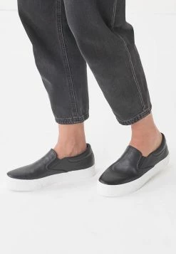 Next Damen Sneaker Low - Black