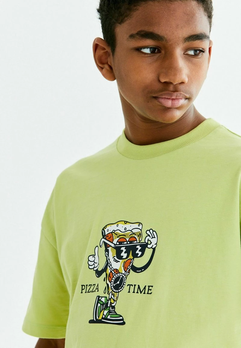 Next Kinder GRAPHIC - T-Shirt Print - Yellow Pizza Time – Bild 3