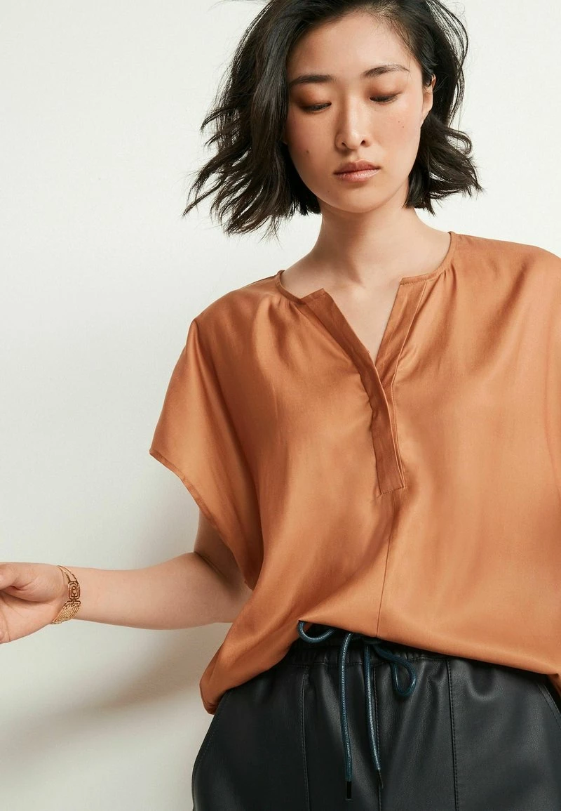 Next Bluse - Camel Brown | Damen – Bild 3