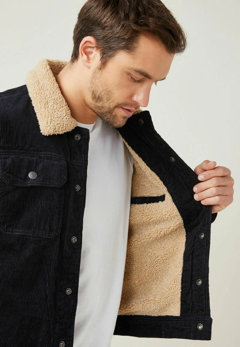 Next Herren BORG COLLARED CORD TRUCKER - Übergangsjacke - Navy – Bild 3