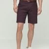 Next Herren BELTED WITH STRETCH - Shorts - Burgundy Red Ditsy Print
