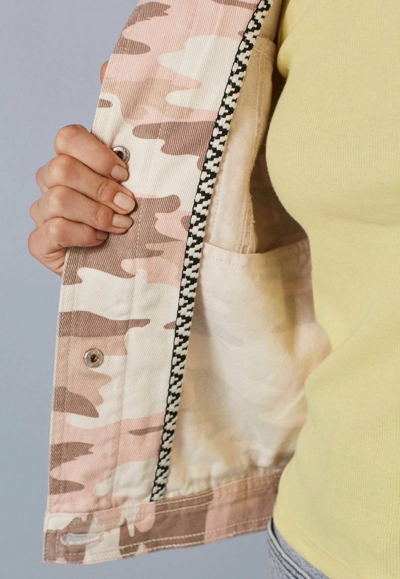 Next Damen Jeansjacke - Pink Camo – Bild 3
